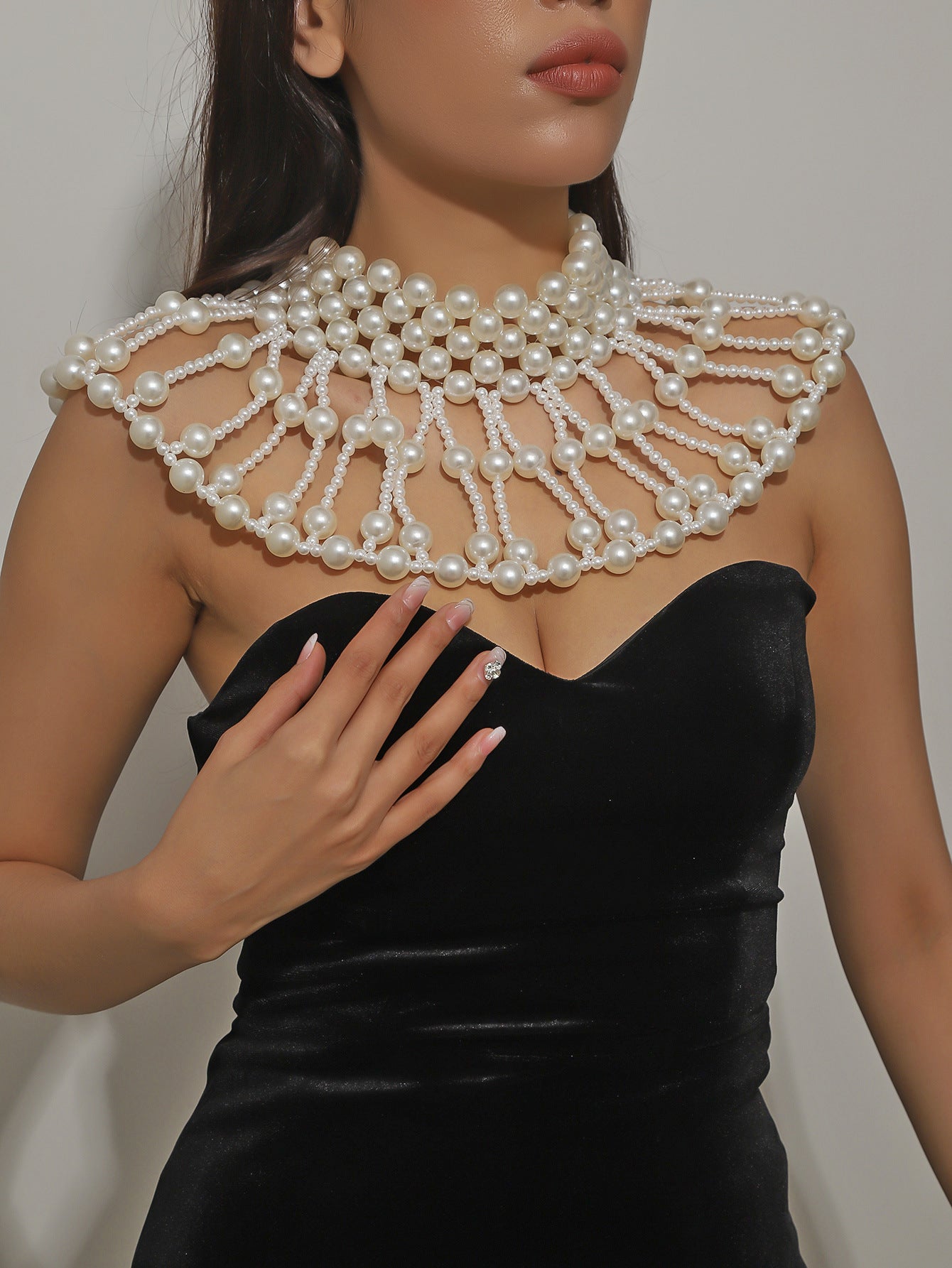 New European and American Neck Necklace Western Vintage Wedding Dress with Pearl Shawl Scalloped Beaded Cutout Necklace