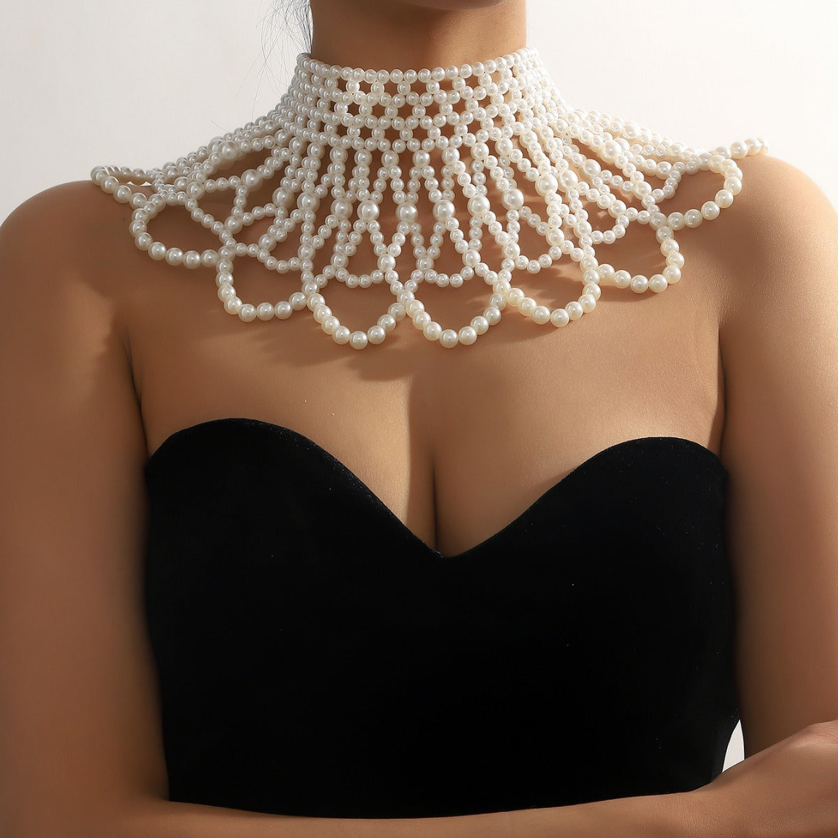 New European and American Neck Necklace Western Vintage Wedding Dress with Pearl Shawl Scalloped Beaded Cutout Necklace