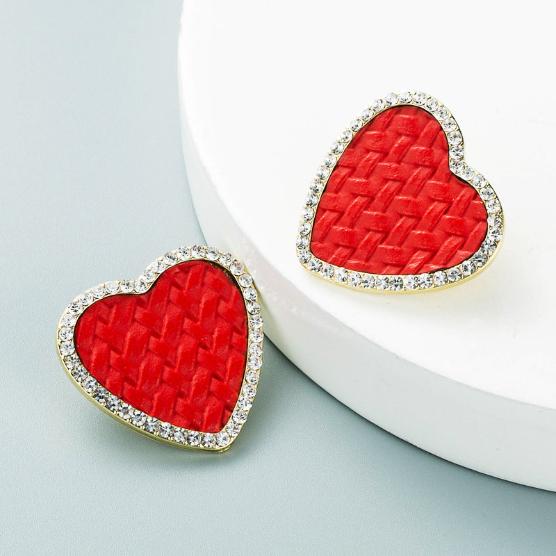 European and American fashion trends, new creative simplicity, love heart shape alloy diamond earrings, women's versatile temperament, Korean version earrings
