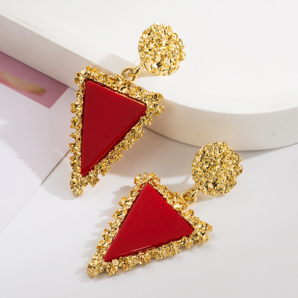 European and American retro vintage embossed resin earrings, simple triangle pendant, niche high-end fashion catwalk earrings