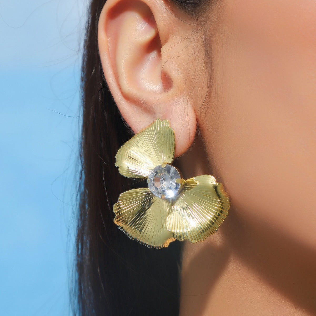 New summer alloy rhinestone flower earrings European and American exaggerated trend metallic flower stud earrings