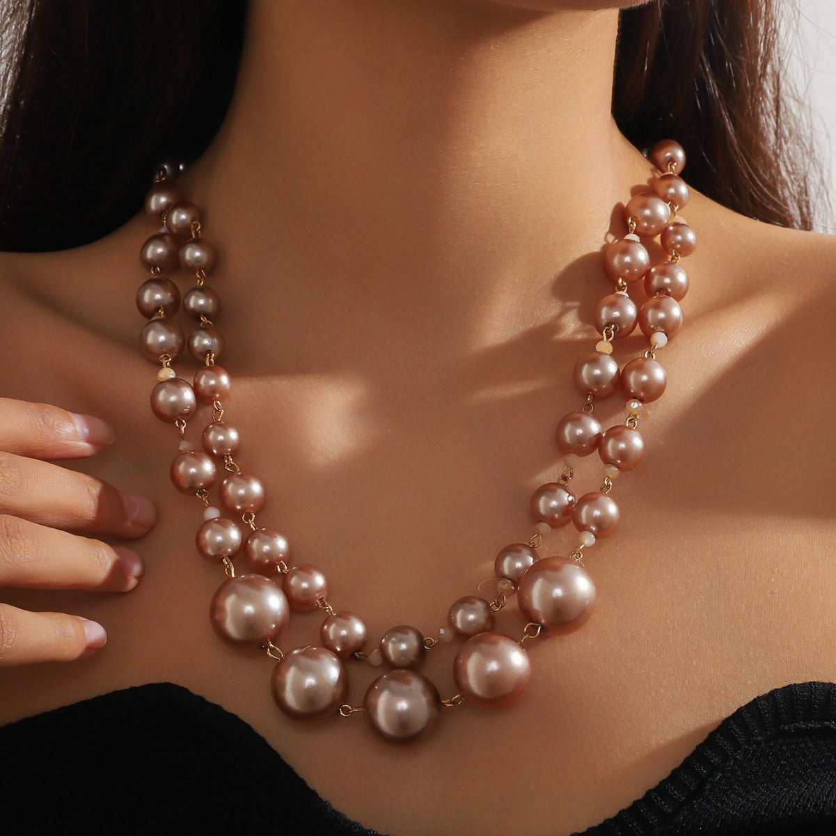 The new retro luxury niche temperament multi-layer pearl stacked clavicle chain necklace is fashionable and versatile