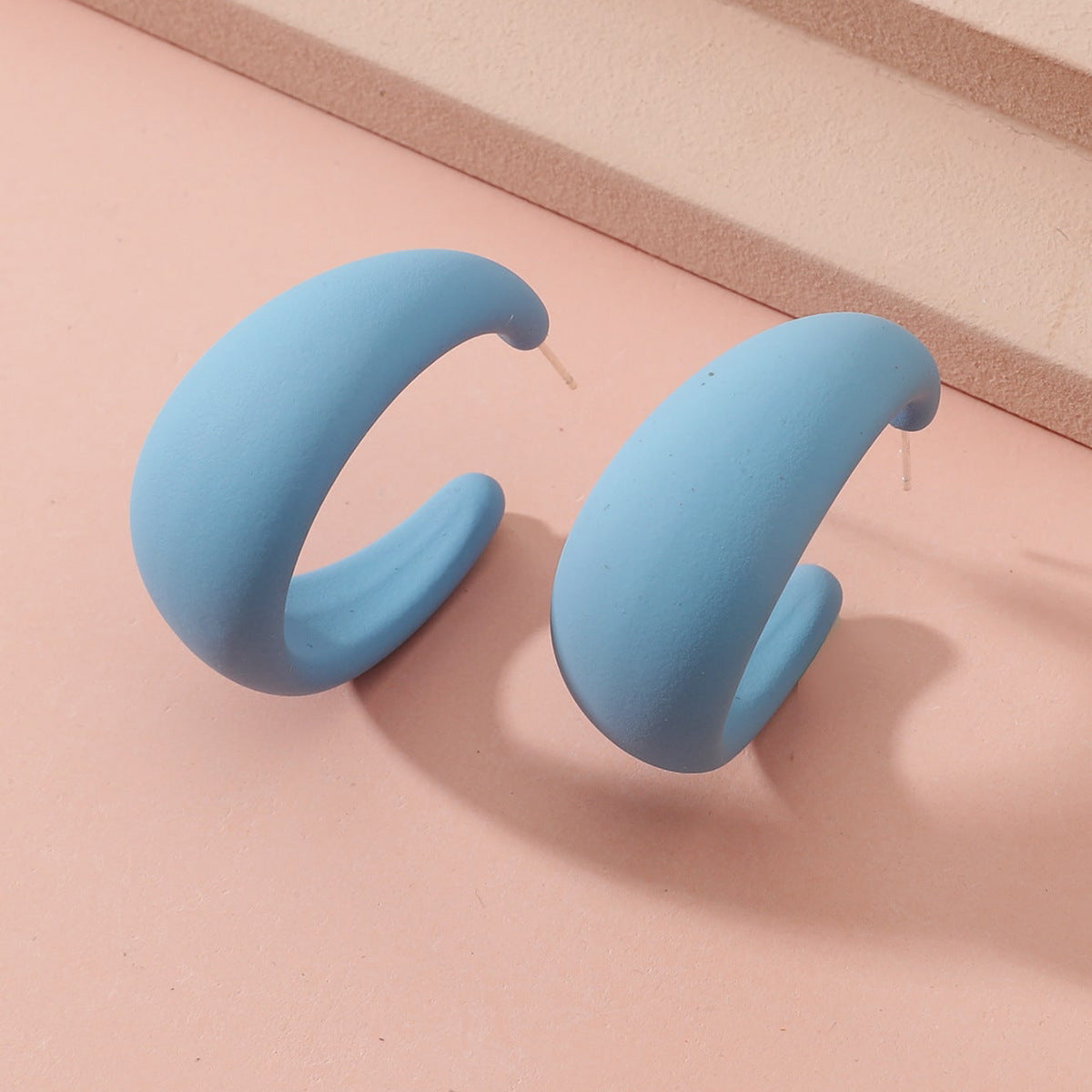 The new European and American fashion personality candy color C-shaped simple large earring exaggerated summer versatile high-end earrings