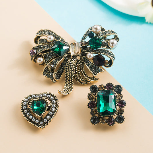 European and American fashion new alloy diamond and pearl corsage brooch three-piece set of high-end temperament moisture explosion-proof light pin