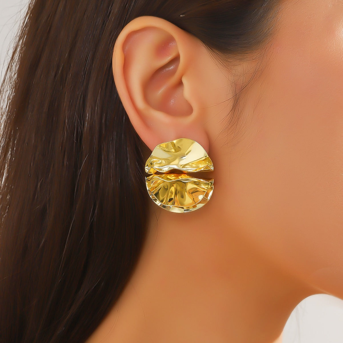 New personality European and American metal petal stud earrings retro Hong Kong style fashion catwalk vintage style earrings