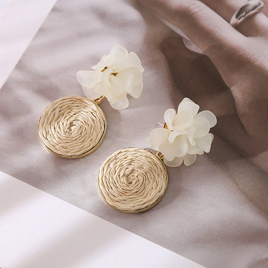 Korean fresh design earrings, hand-woven resin flower earrings, fashionable temperament, raffia personality earrings