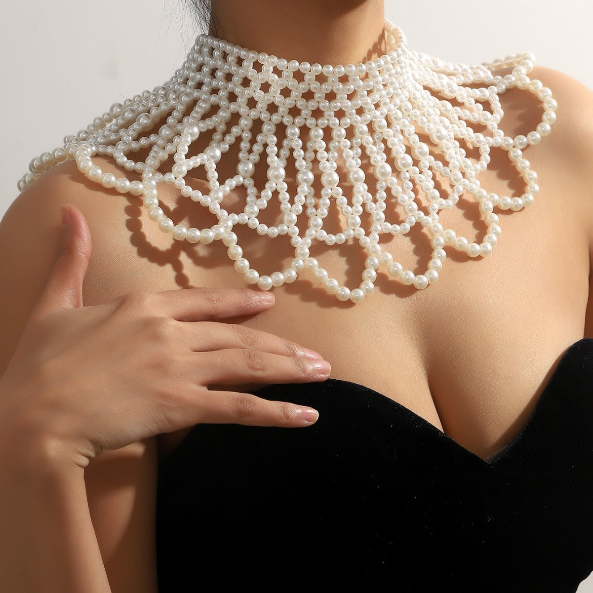 New European and American Neck Necklace Western Vintage Wedding Dress with Pearl Shawl Scalloped Beaded Cutout Necklace