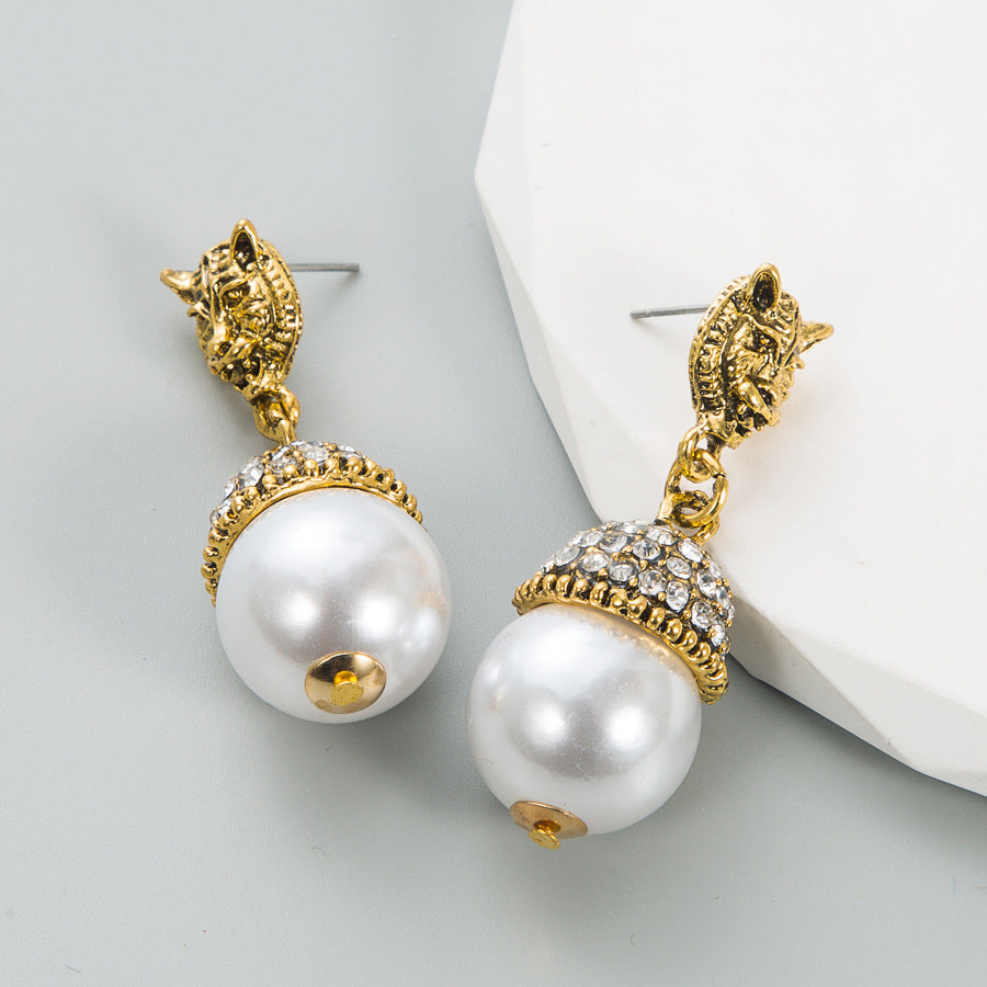 European and American fashion personality rhinestone pearl stud earrings women's foreign trade hot retro high-end temperament animal tiger head earrings