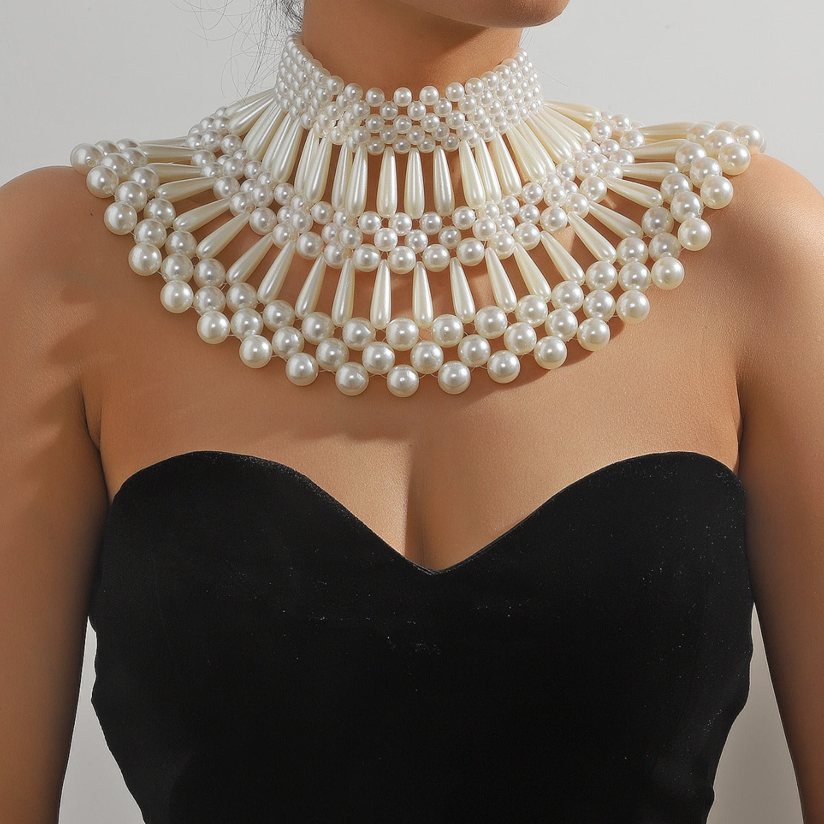 New exaggerated neck necklace ornaments, vintage wedding dress items, elegant scalloped shawl, cut-out beaded necklace