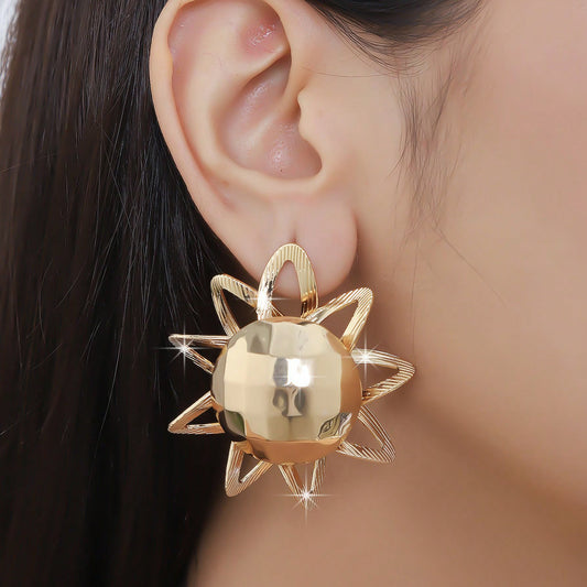 New jewelry: pearl metal petal earrings, fashion personality stud earrings, niche versatility, high-end earrings