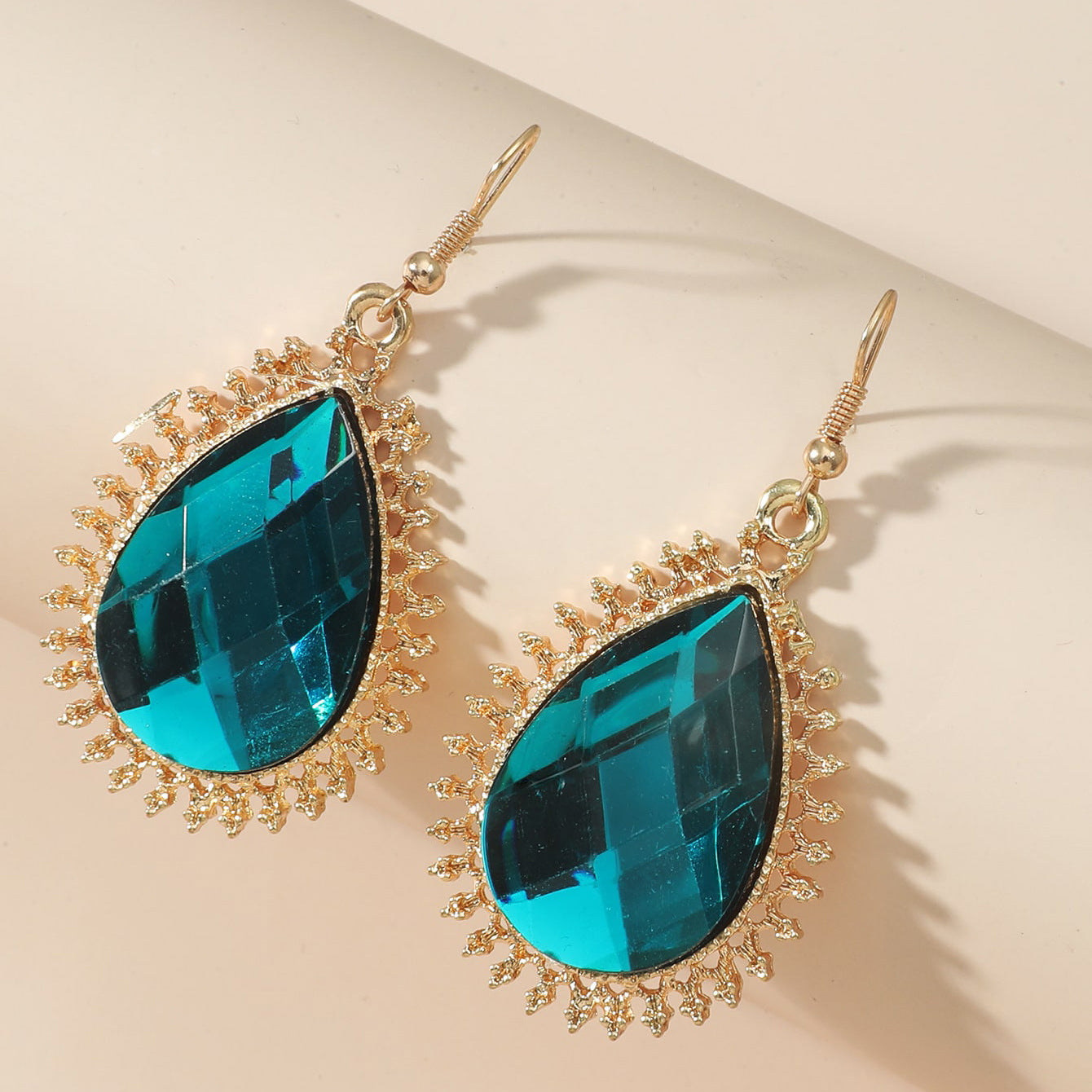 New European and American jewelry, retro simple earrings, high-end temperament, personality, black gemstone pendant, crystal and versatile earrings