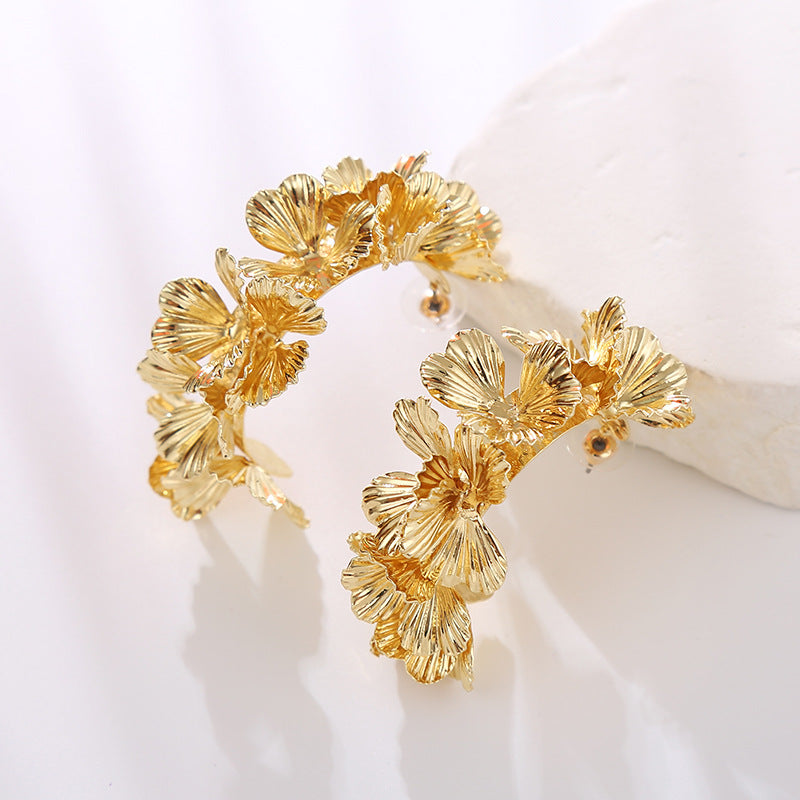 New European and American retro alloy floral earrings women's exaggerated style temperament C-shaped metallic earrings trend jewelry batch