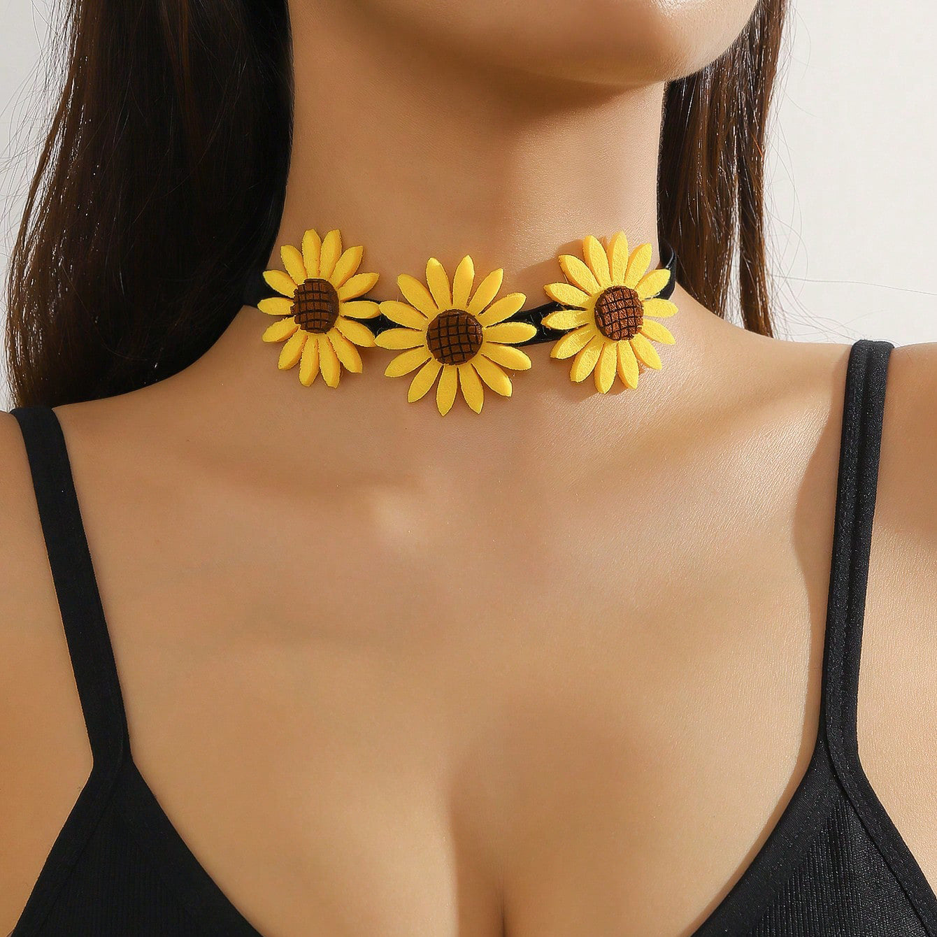 The new Korean version of the jewelry forest series small fresh sunflower flower necklace temperament fashion and versatile necklace