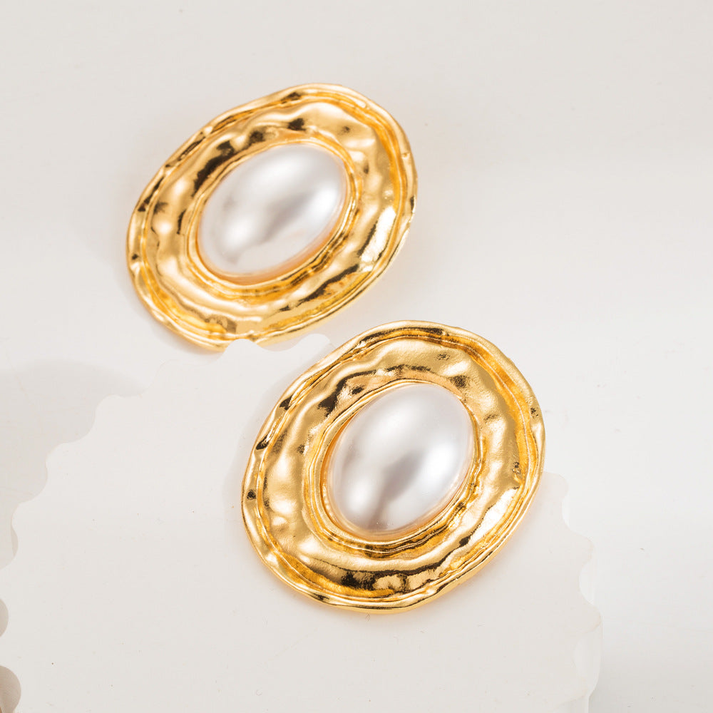 European and American new exaggerated earrings, alloy oval inlaid pearl stud earrings, retro versatile, high-end banquet earrings