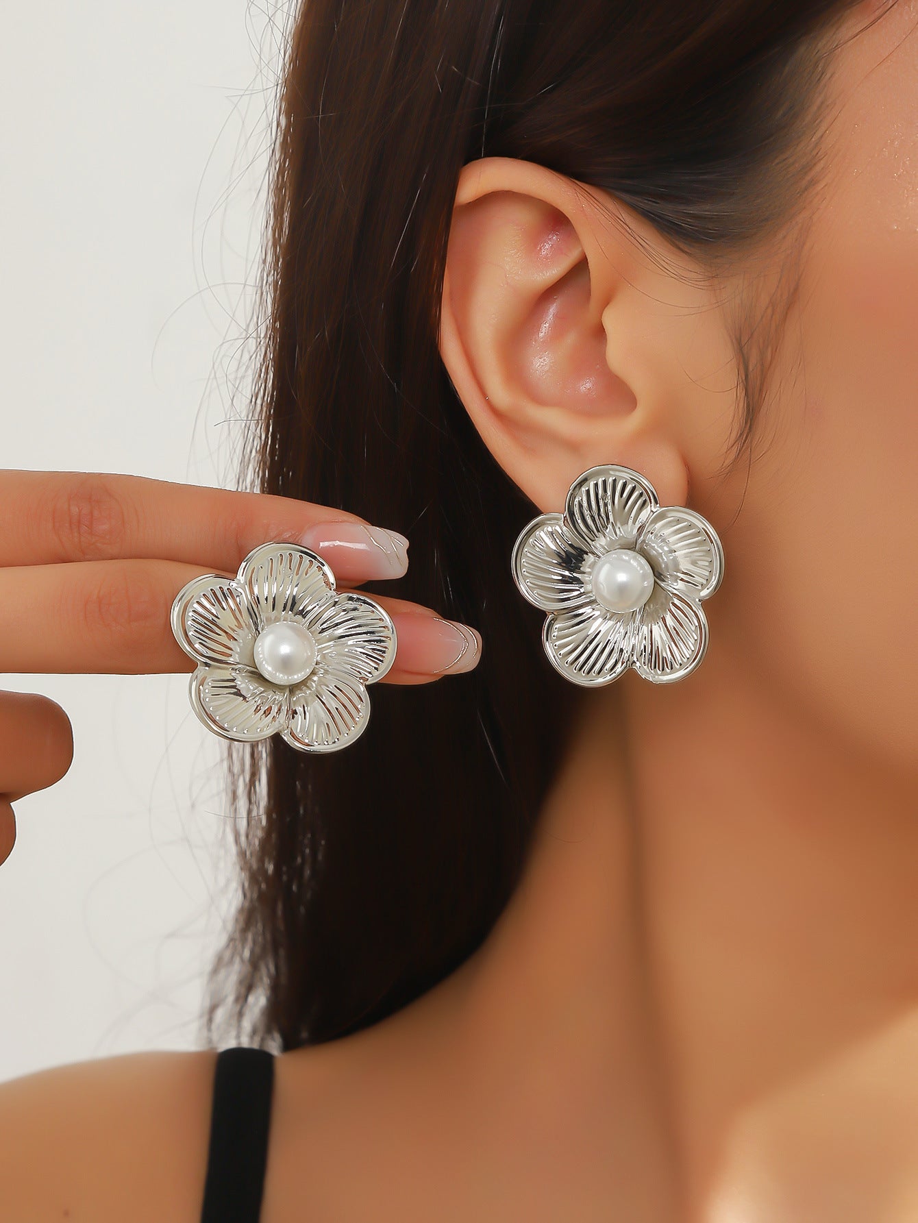 New summer alloy floral earrings European and American exaggerated trend metallic flower stud earrings