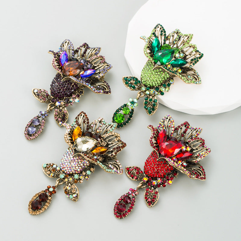 European and American fashion new brooches, women's retro chic, diamond-studded floral pins, versatile, high-end accessories, corsages