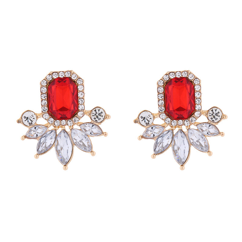 European and American cross-border fashion retro palace style alloy diamond earrings, women's versatile, light luxury, high-end ear jewelry wholesale