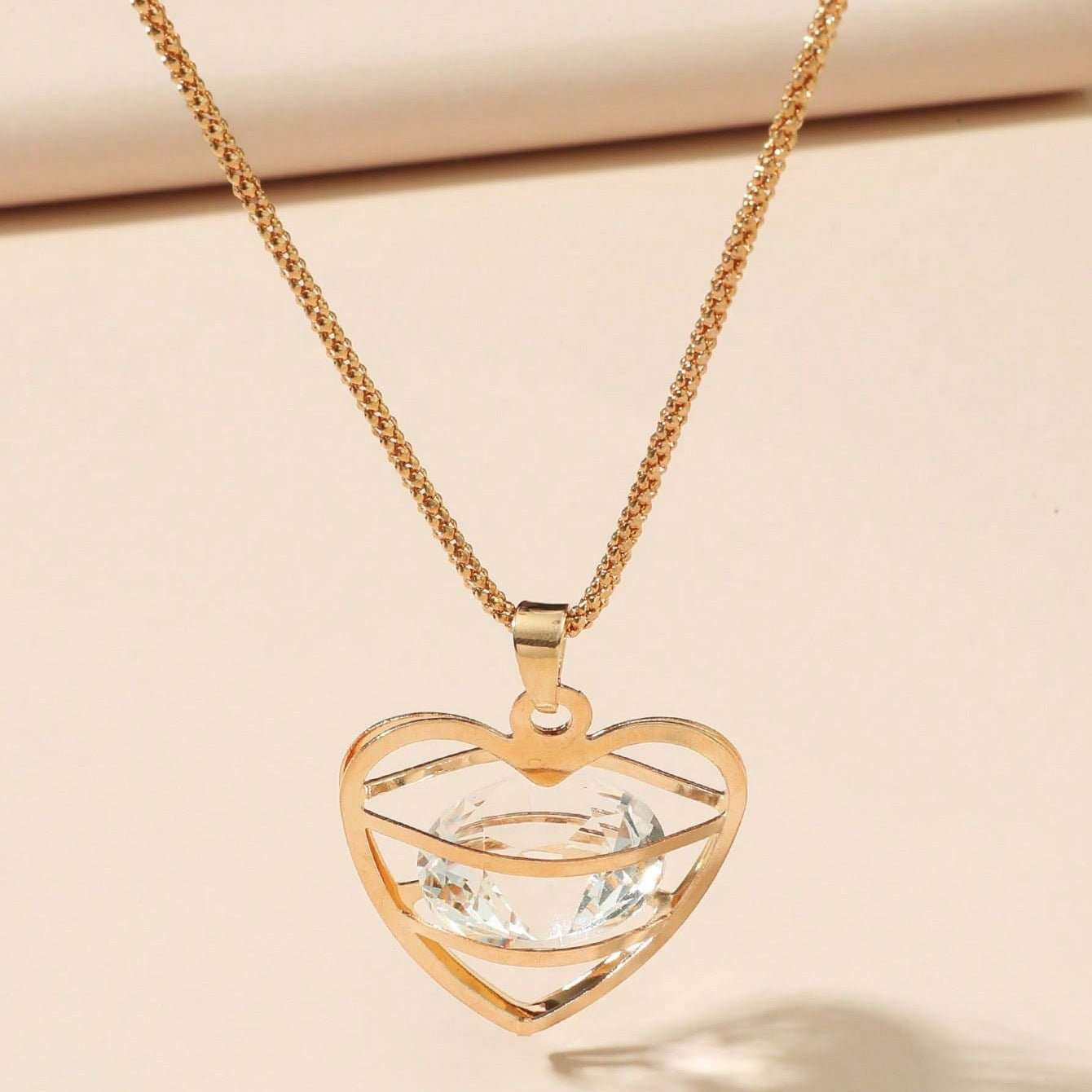 New European and American jewelry, fashion hollow with diamond pendant, temperament, autumn and winter, retro long sweater chain, accessories necklace
