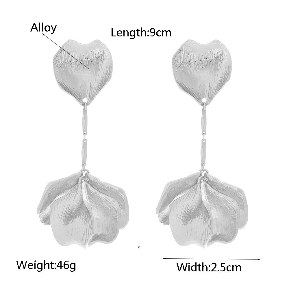 European and American personality, simple and cold wind earrings, retro alloy petal pendant earrings, design sense floral leaf earrings