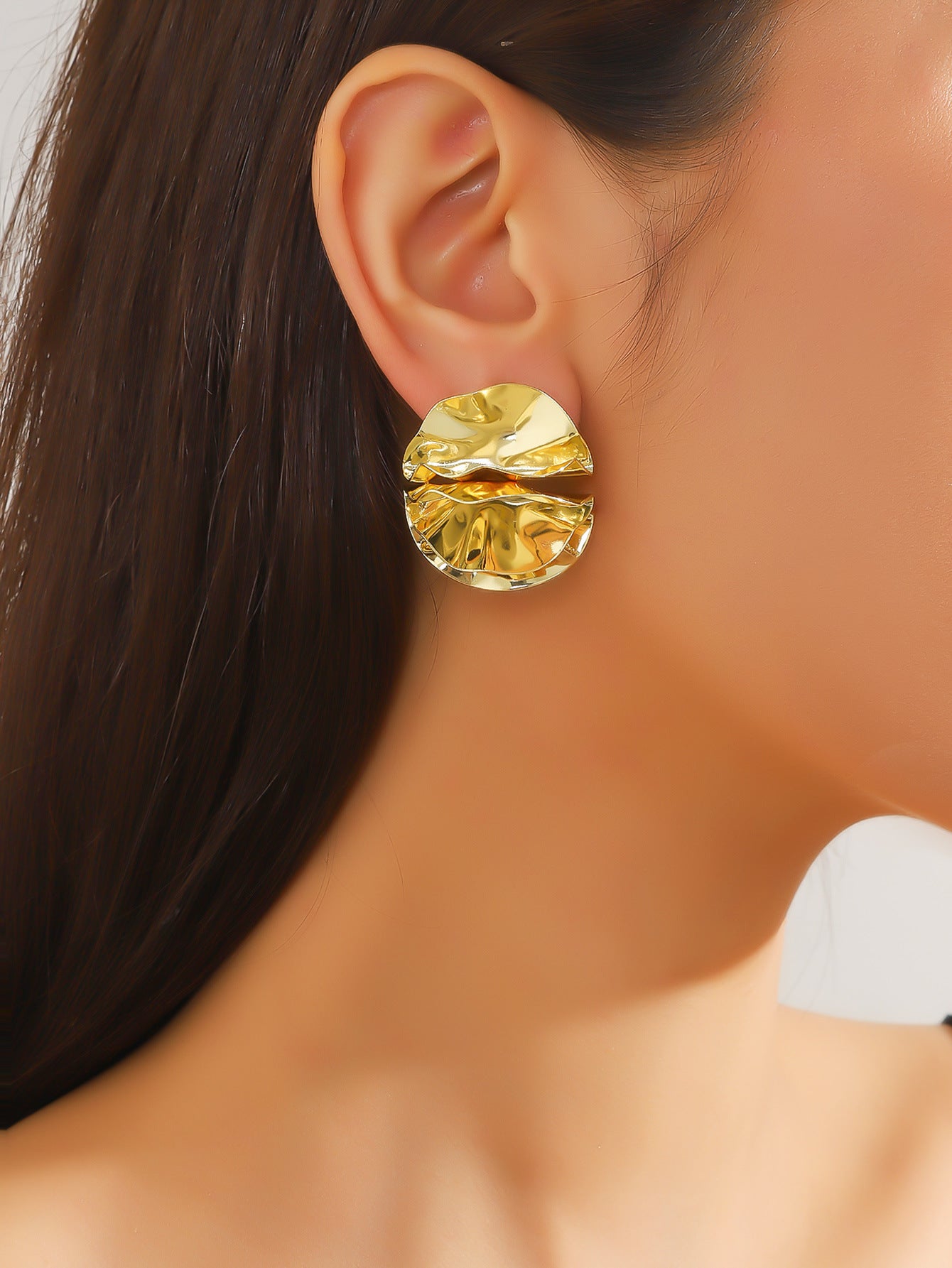 New personality European and American metal petal stud earrings retro Hong Kong style fashion catwalk vintage style earrings