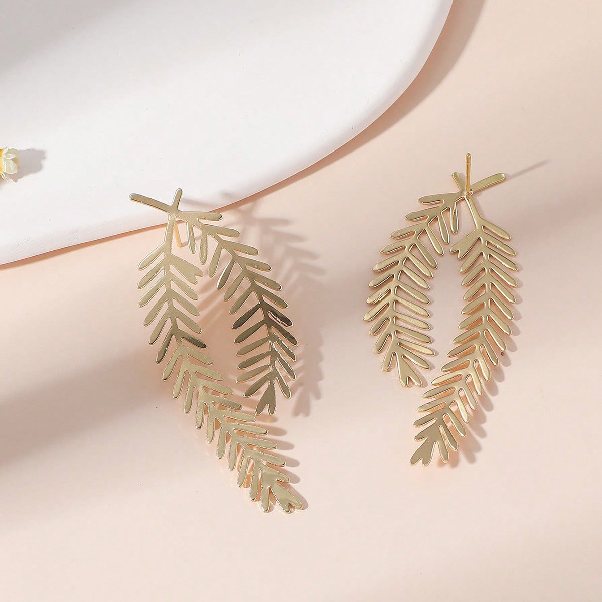 European and American summer original design metal retro leaf simple stud earrings versatile popular personality street wear earrings