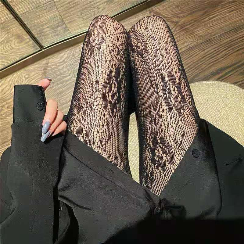Stockings, women's alphabet socks, flowers, sexy anti-hook silk pantyhose, wild Korean version of the net socks, lace, beautiful legs, butterfly socks