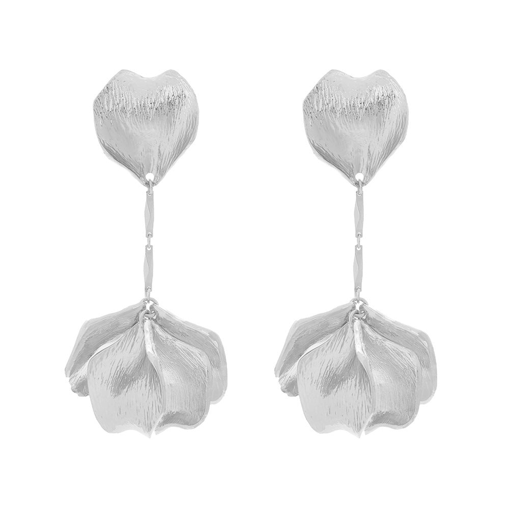 European and American personality, simple and cold wind earrings, retro alloy petal pendant earrings, design sense floral leaf earrings