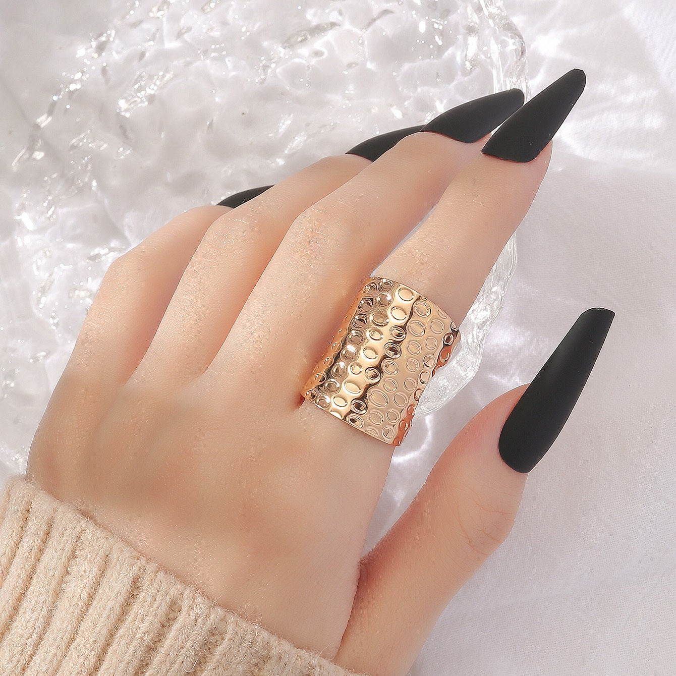 New European and American jewelry, accessories, light luxury, index finger open rings, fashion geometric rings, metal openwork jewelry