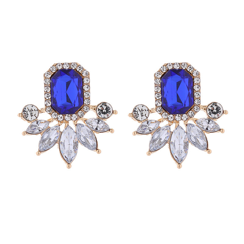 European and American cross-border fashion retro palace style alloy diamond earrings, women's versatile, light luxury, high-end ear jewelry wholesale