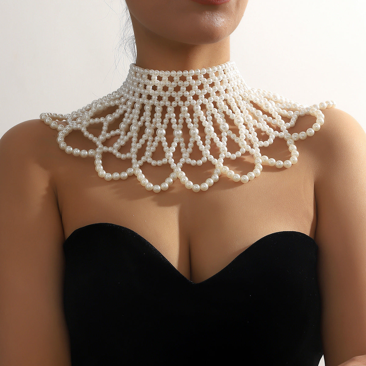 New European and American Neck Necklace Western Vintage Wedding Dress with Pearl Shawl Scalloped Beaded Cutout Necklace