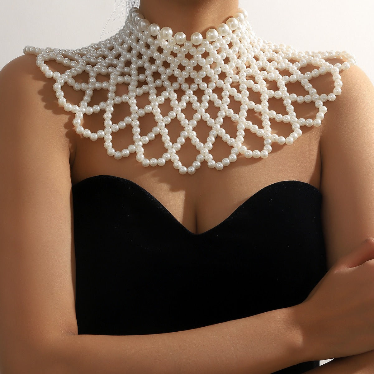 New European and American Neck Necklace Western Vintage Wedding Cheongsam Dress with Pearl Shawl Scalloped Cutout Necklace