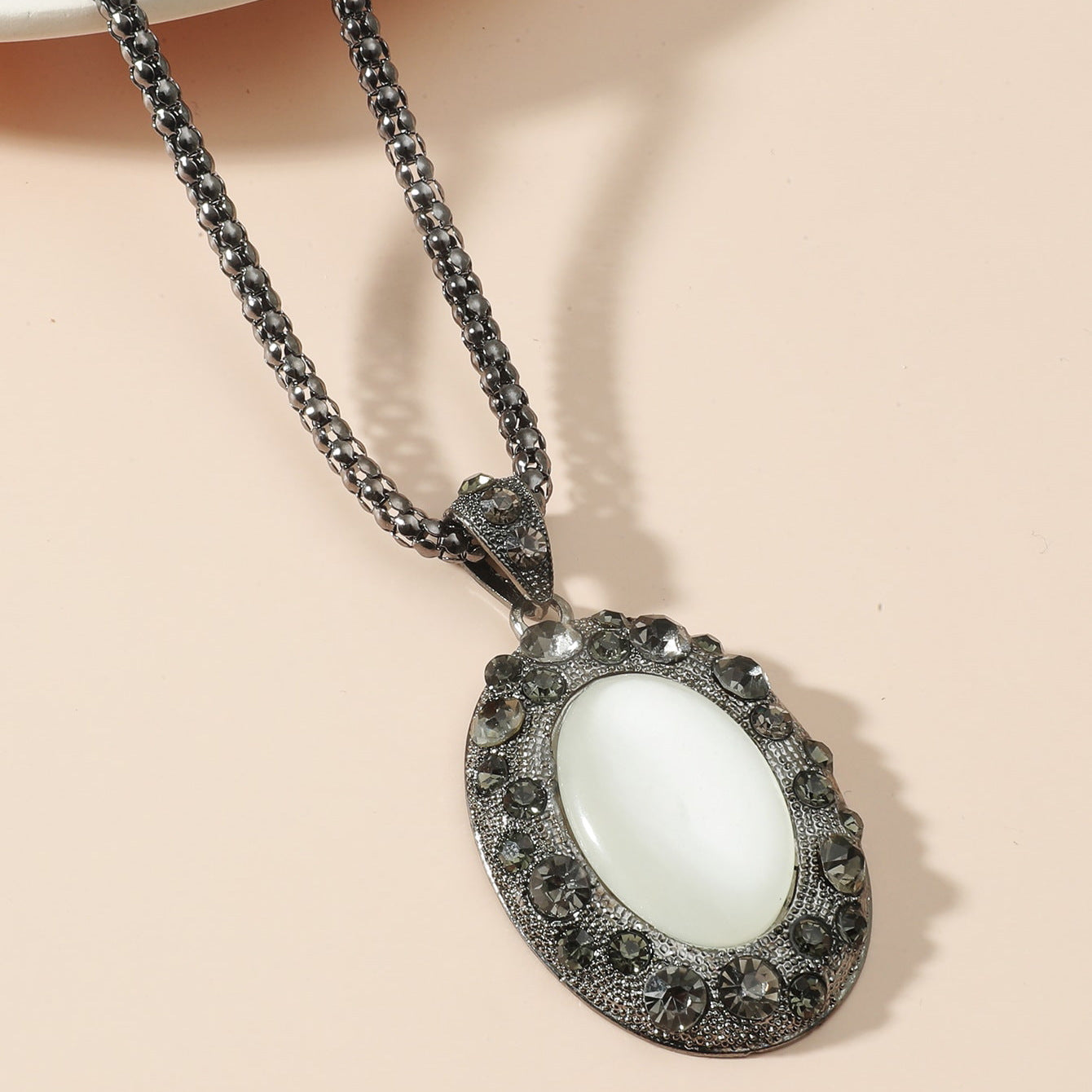 New European and American autumn and winter jewelry metal opal pendant necklace simple and versatile long sweater chain