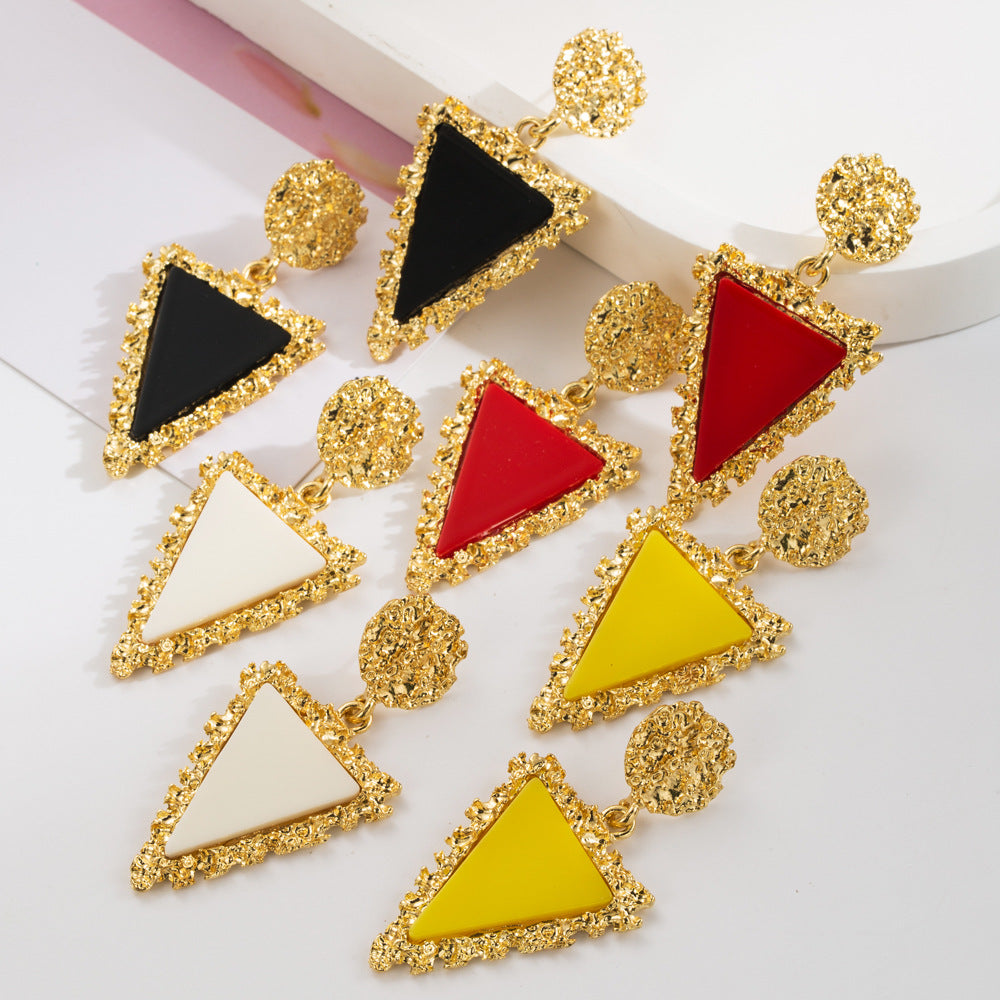 European and American retro vintage embossed resin earrings, simple triangle pendant, niche high-end fashion catwalk earrings