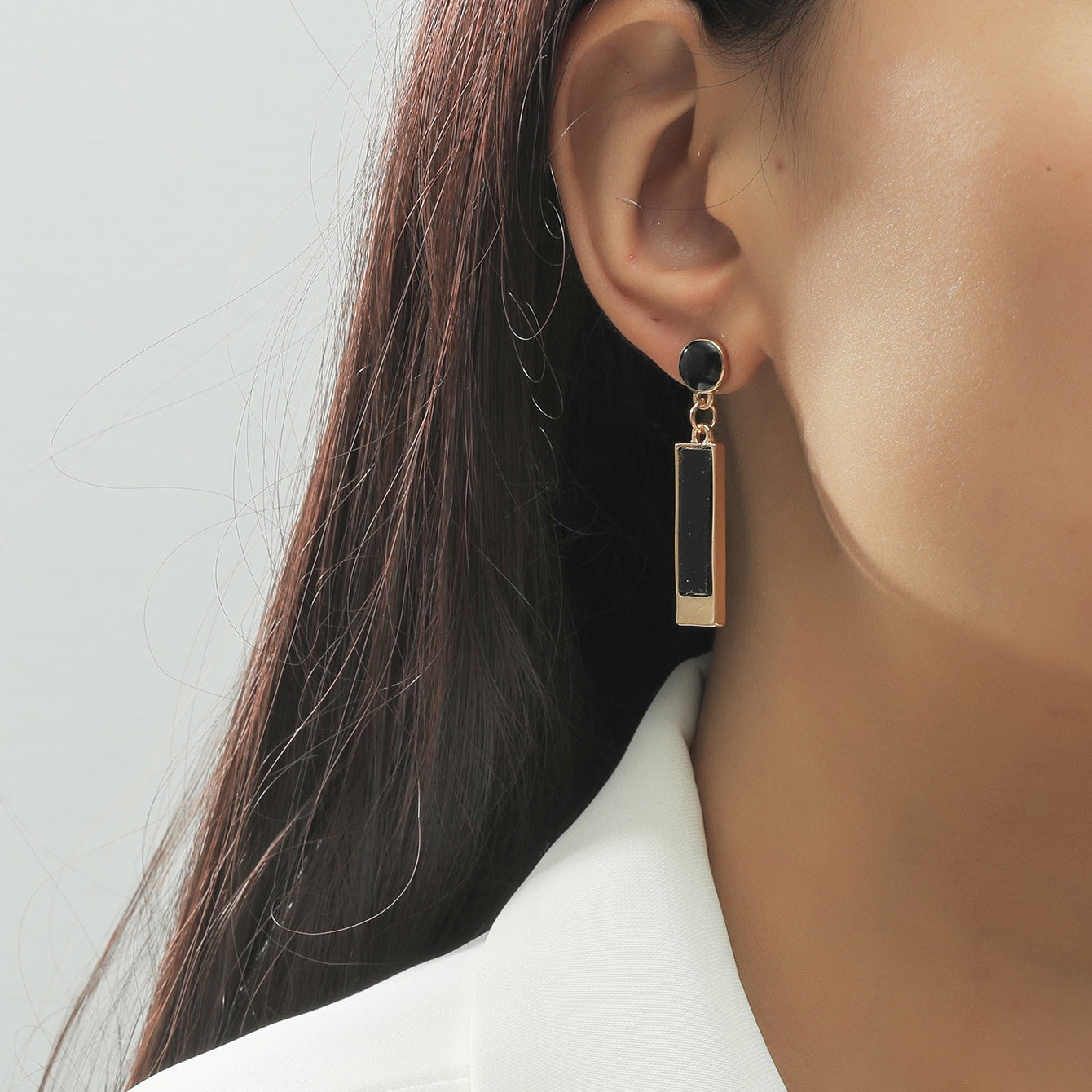 The new jewelry: long temperament, versatile rectangular stud earrings, cold personality, exaggerated earrings