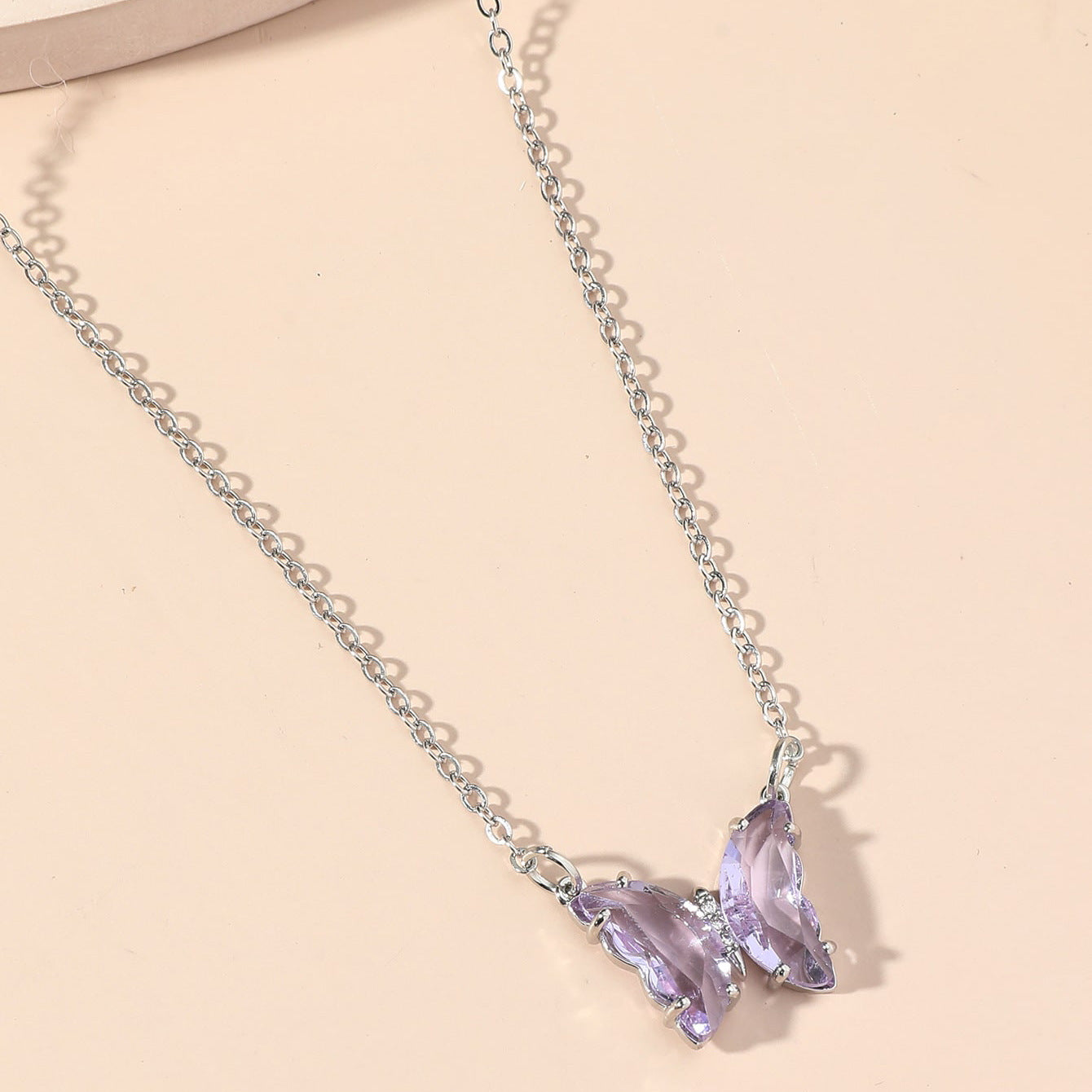 New fashion jewelry crystal butterfly pendant clavicle chain necklace niche design simple and versatile temperament necklace