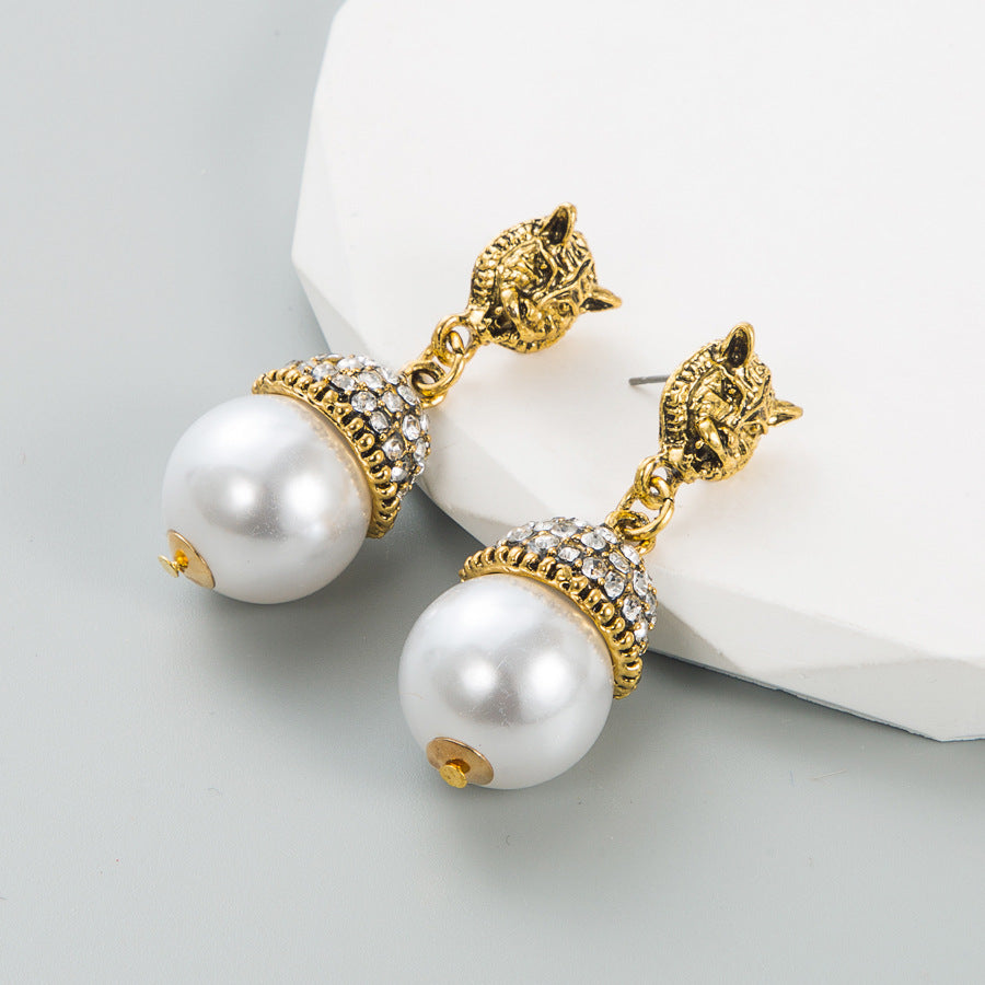 European and American fashion personality rhinestone pearl stud earrings women's foreign trade hot retro high-end temperament animal tiger head earrings