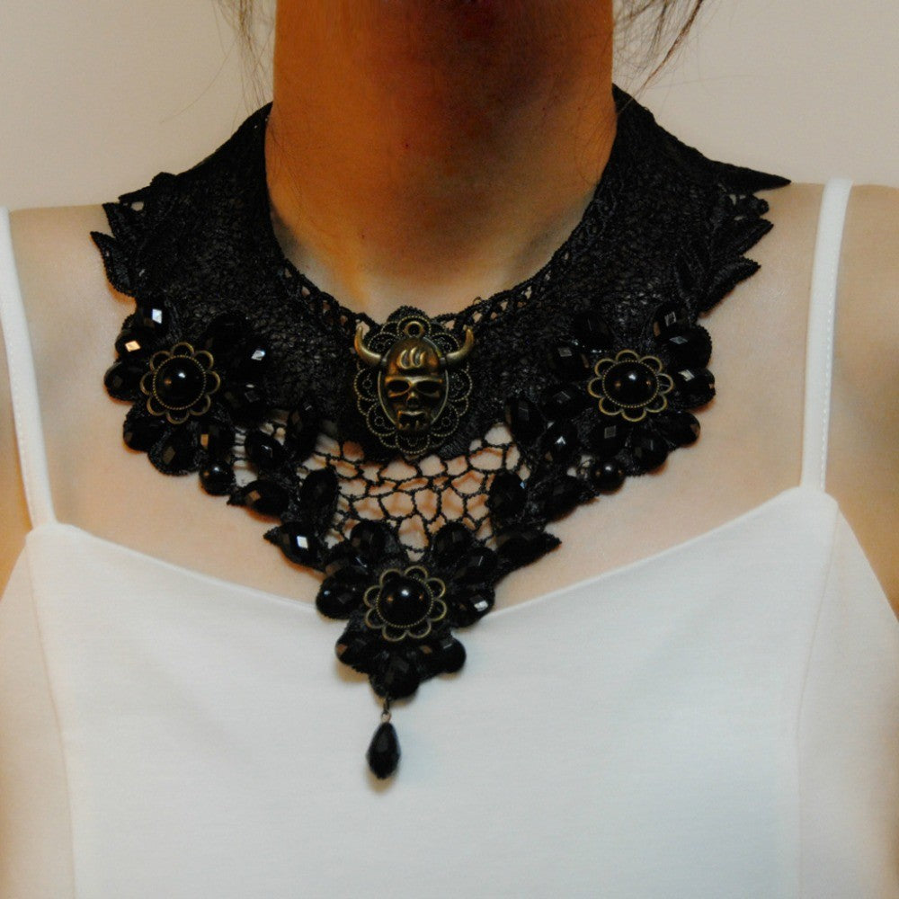 2024 European and American New Clavicle False Collar Fashion Exaggerated Women's Lace Devil Head Necklace Halloween Necklace