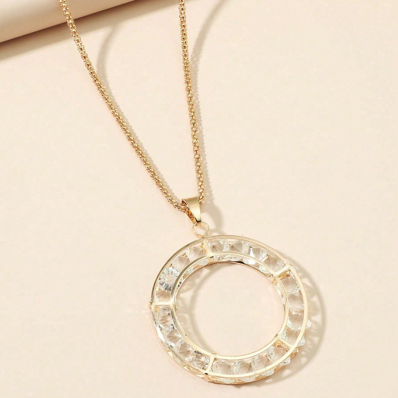 New European and American jewelry, fashion hollow with diamond pendant, temperament, autumn and winter, retro long sweater chain, accessories necklace
