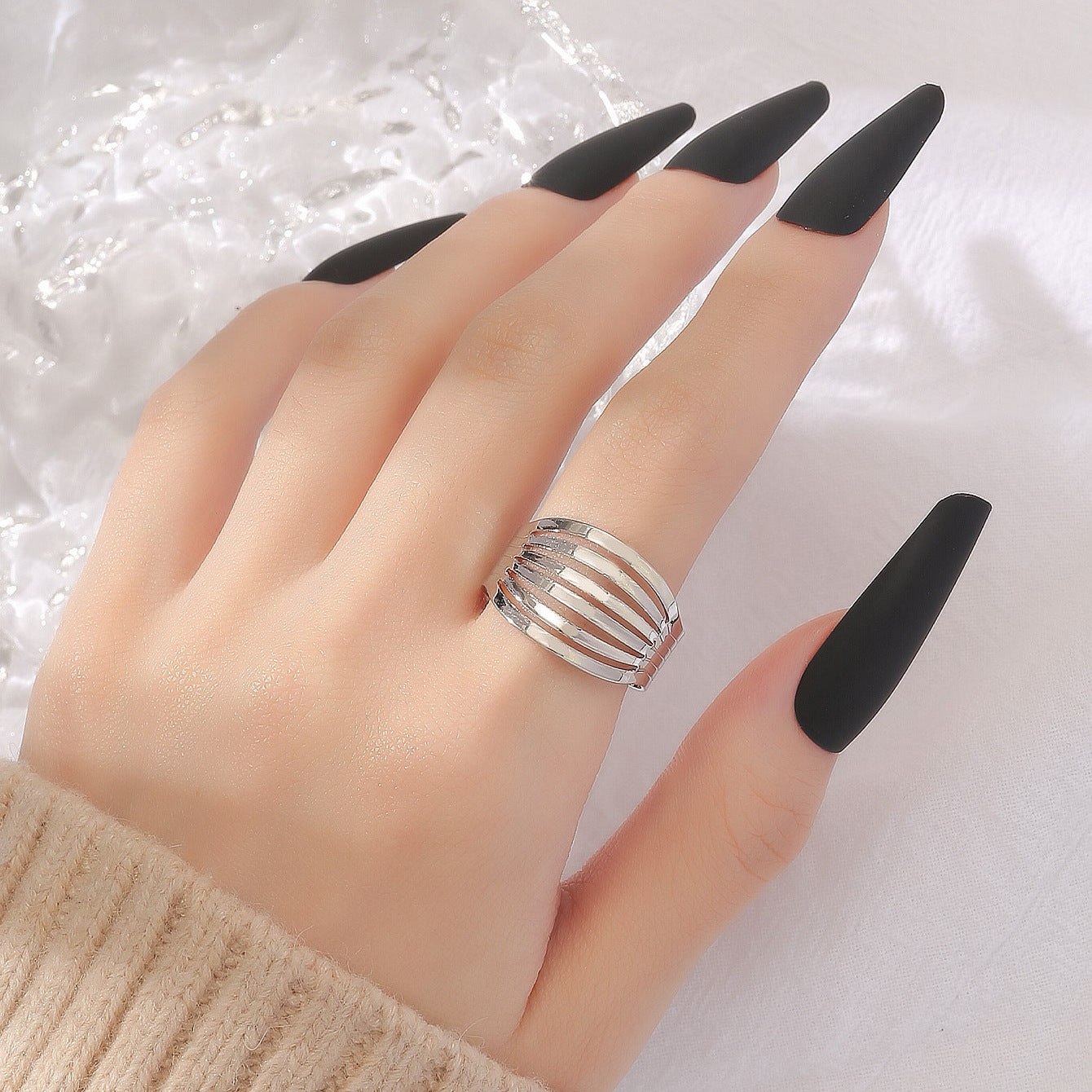 New European and American jewelry, accessories, light luxury, index finger open rings, fashion geometric rings, metal openwork jewelry