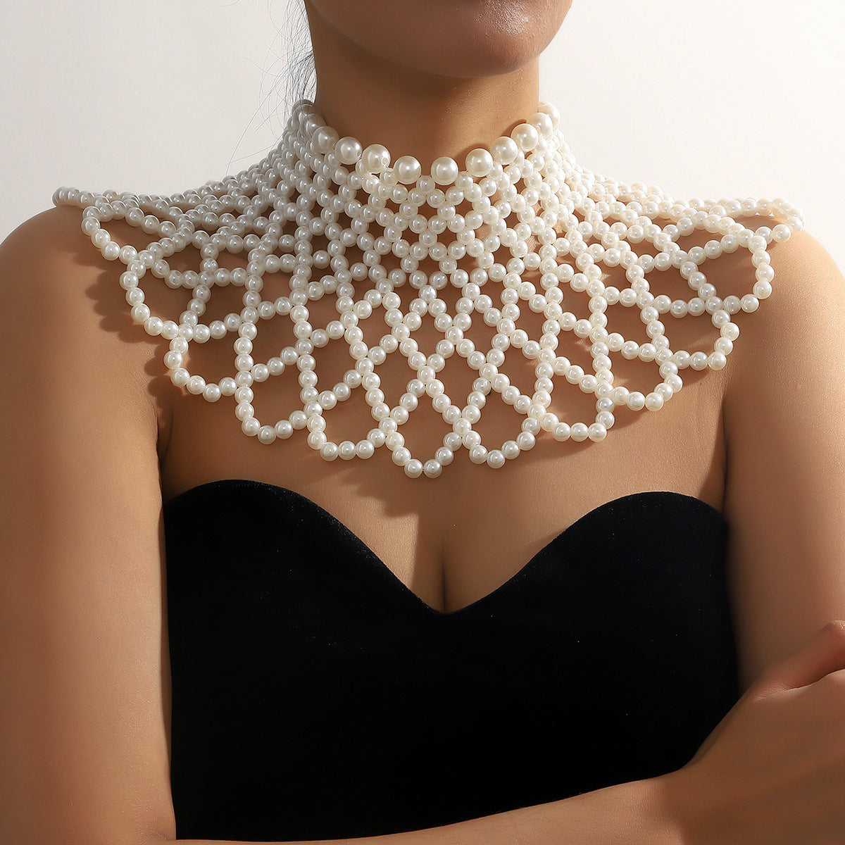 New European and American Neck Necklace Western Vintage Wedding Cheongsam Dress with Pearl Shawl Scalloped Cutout Necklace