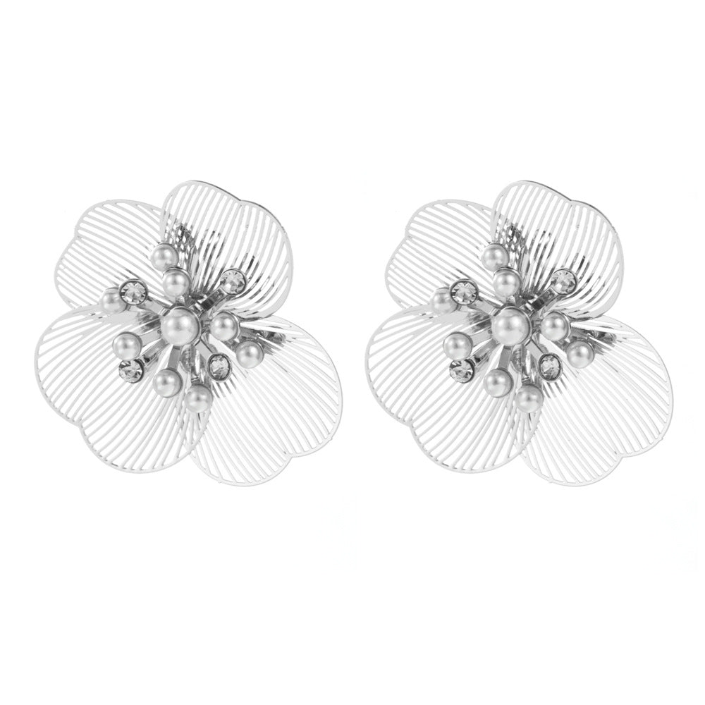 Cross-border new fashion hollow diamond pearl flower earrings women's simple and delicate luxury exaggerated stud earrings