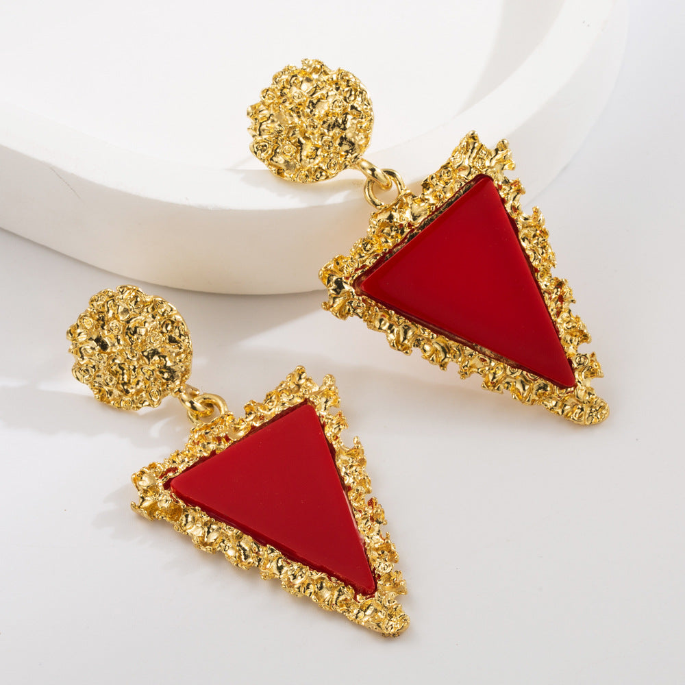 European and American retro vintage embossed resin earrings, simple triangle pendant, niche high-end fashion catwalk earrings