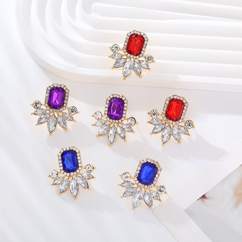 European and American cross-border fashion retro palace style alloy diamond earrings, women's versatile, light luxury, high-end ear jewelry wholesale