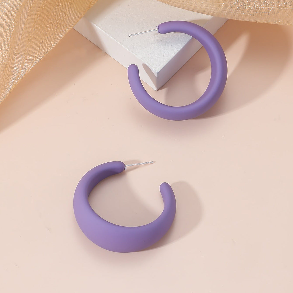 The new European and American fashion personality candy color C-shaped simple large earring exaggerated summer versatile high-end earrings