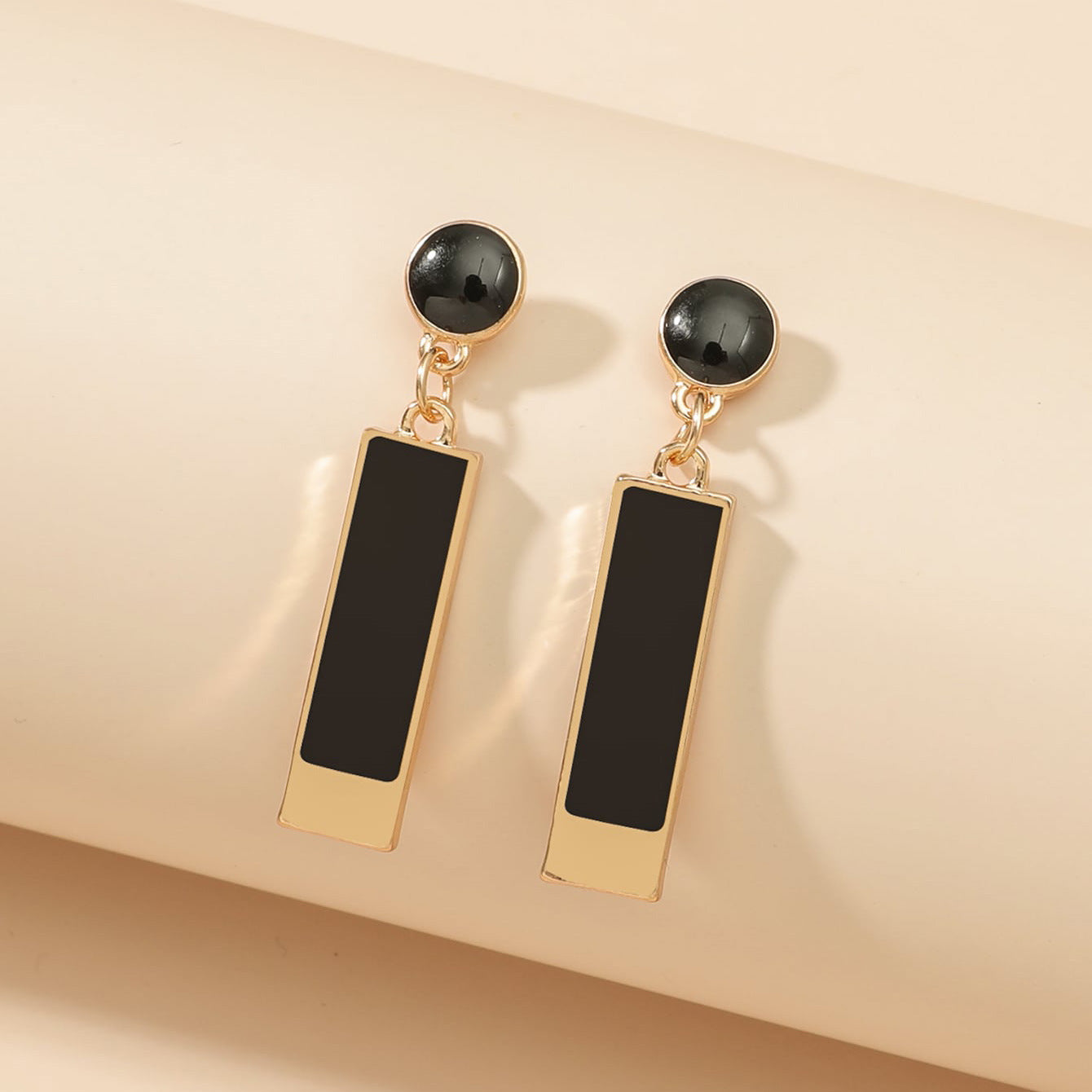 The new jewelry: long temperament, versatile rectangular stud earrings, cold personality, exaggerated earrings