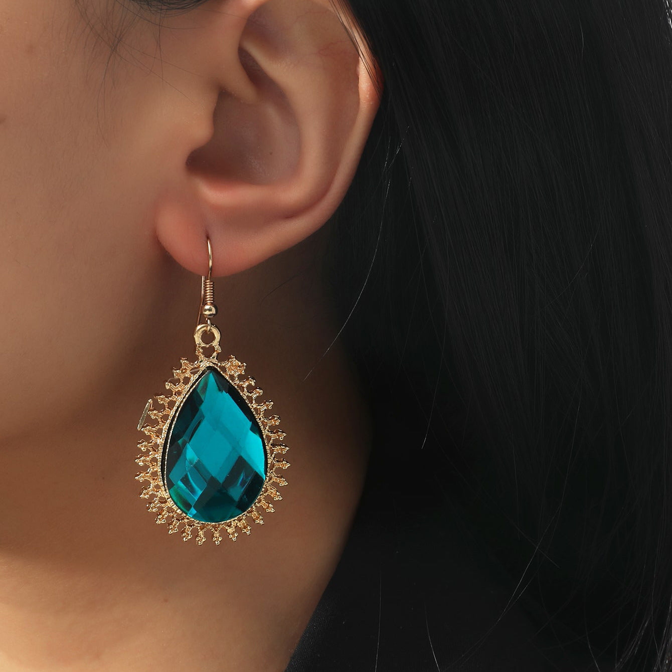 New European and American jewelry, retro simple earrings, high-end temperament, personality, black gemstone pendant, crystal and versatile earrings